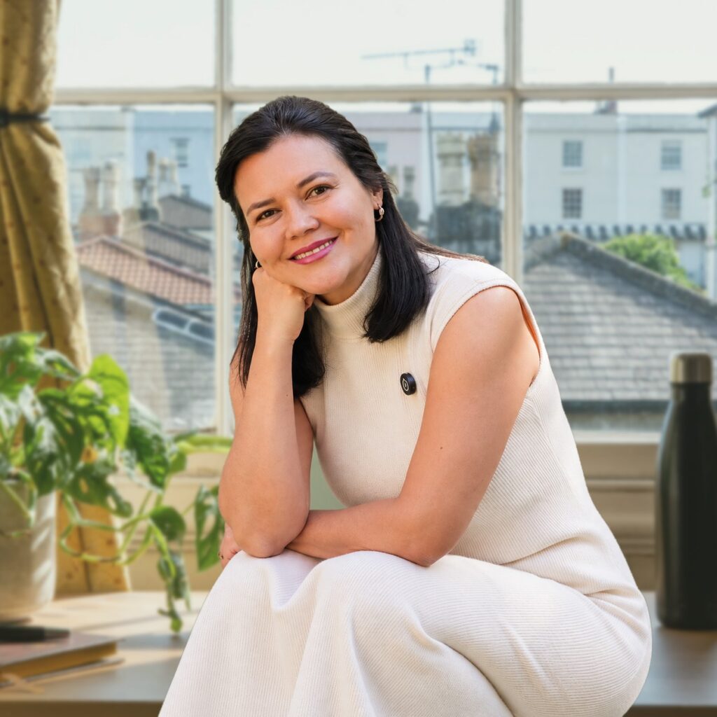 Amanda Hayashi, corretora brasileira em Toronto, no escritório